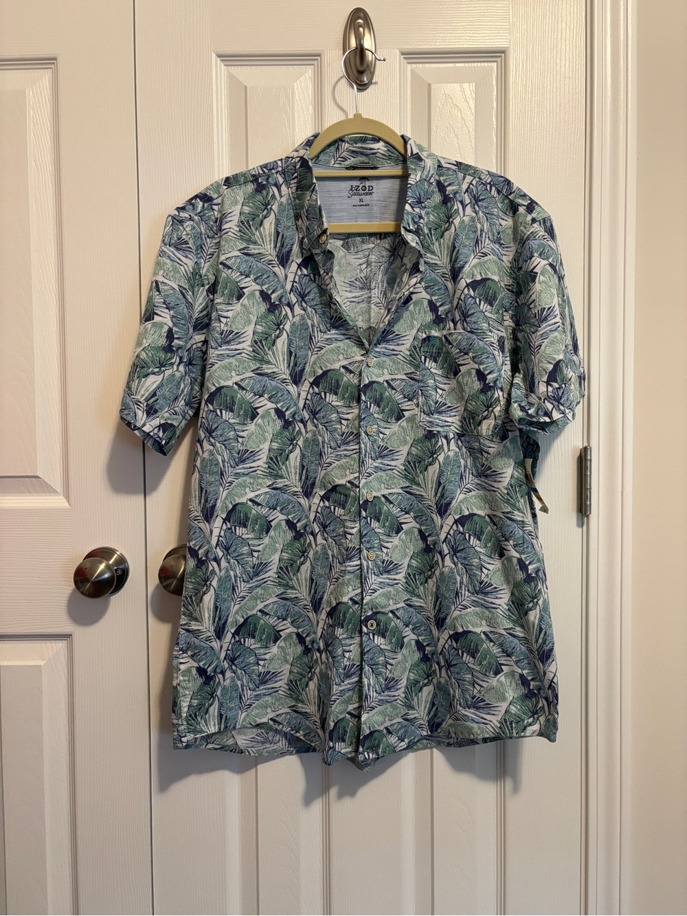 Izod Green and Blue Tropical Leaf Short-Sleeve Button-Down Shirt